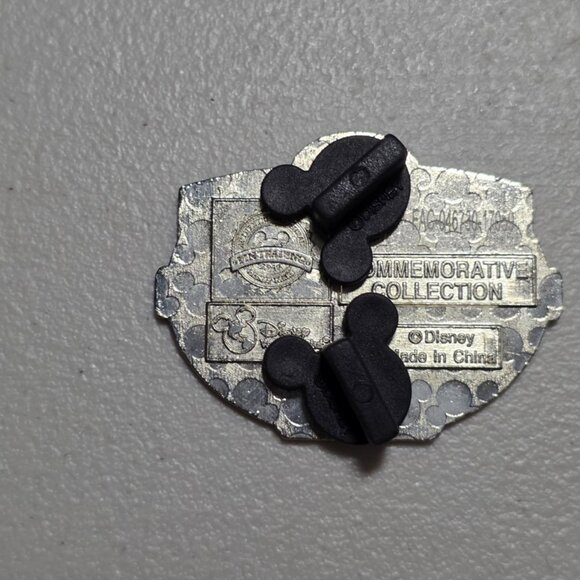 EUC Disney's Wilderness Lodge Trading Pin - Picture 2 of 2